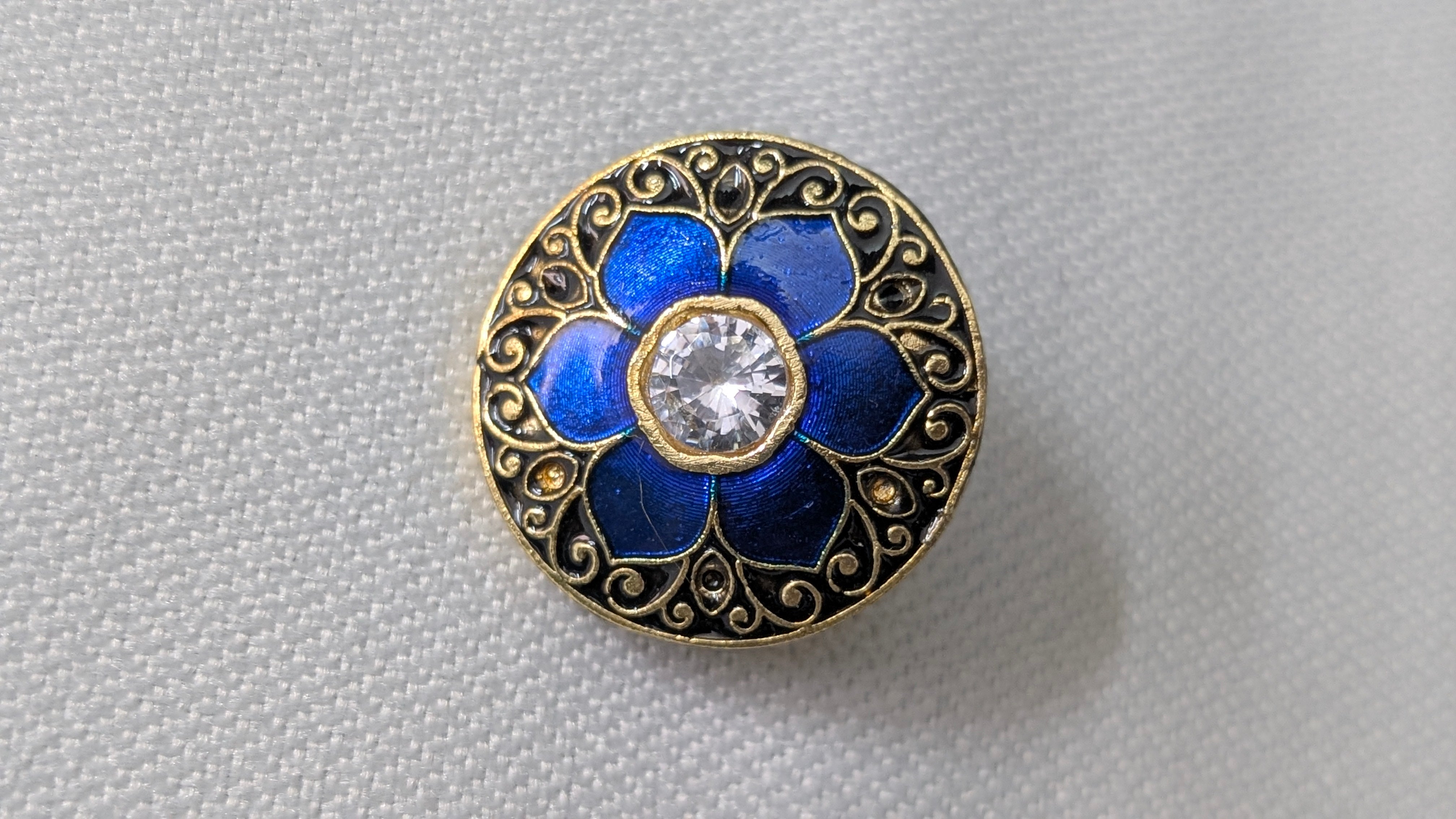 Royal Sapphire Crest