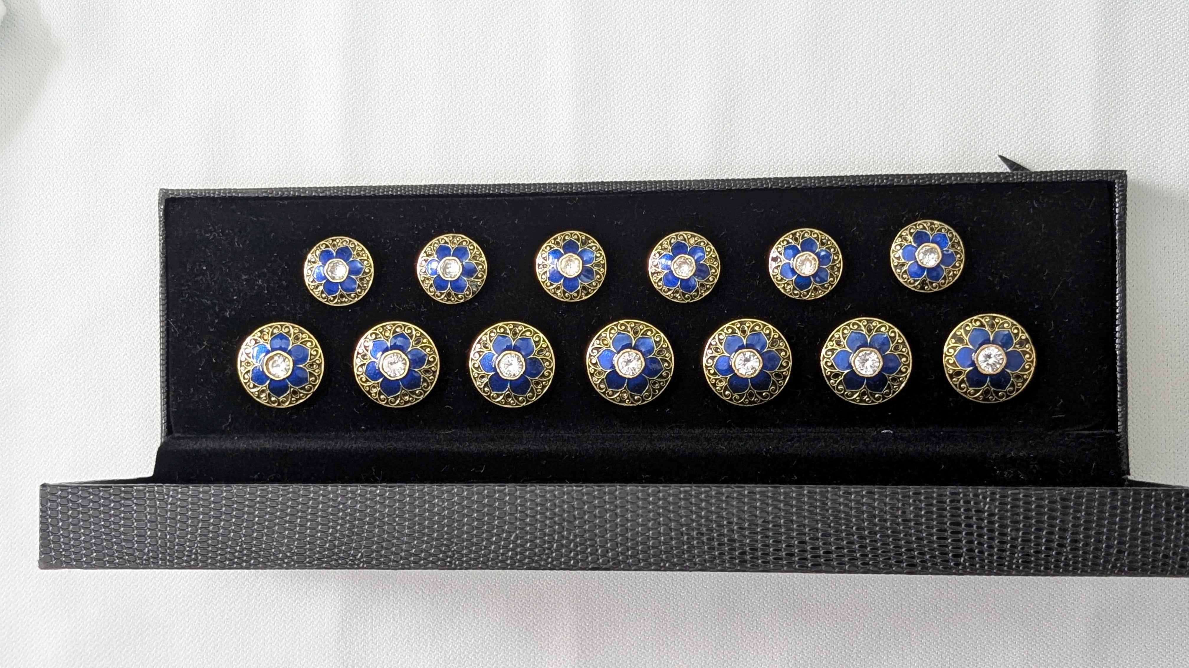 Royal Sapphire Crest